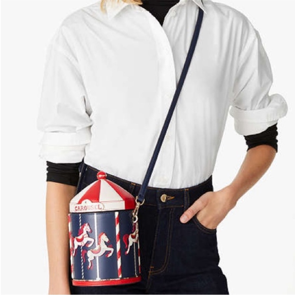 Kate Spade winter wonders carousel 3D Crossbody bag limited ED novelty collector - Picture 3 of 12